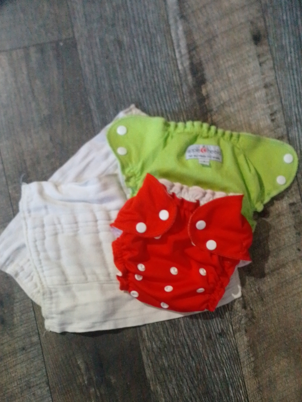 Apple Cheeks Reusable Red and Green Cloth Diaper Covers ,Snap Closure NewBorn 1